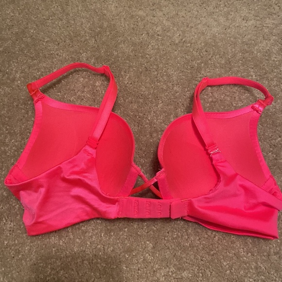 Victoria’s Secret Bombshell Bra - Picture 2 of 3